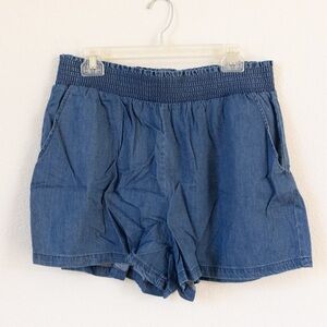 Universal Thread soft denim pull-on shorts, size XL.